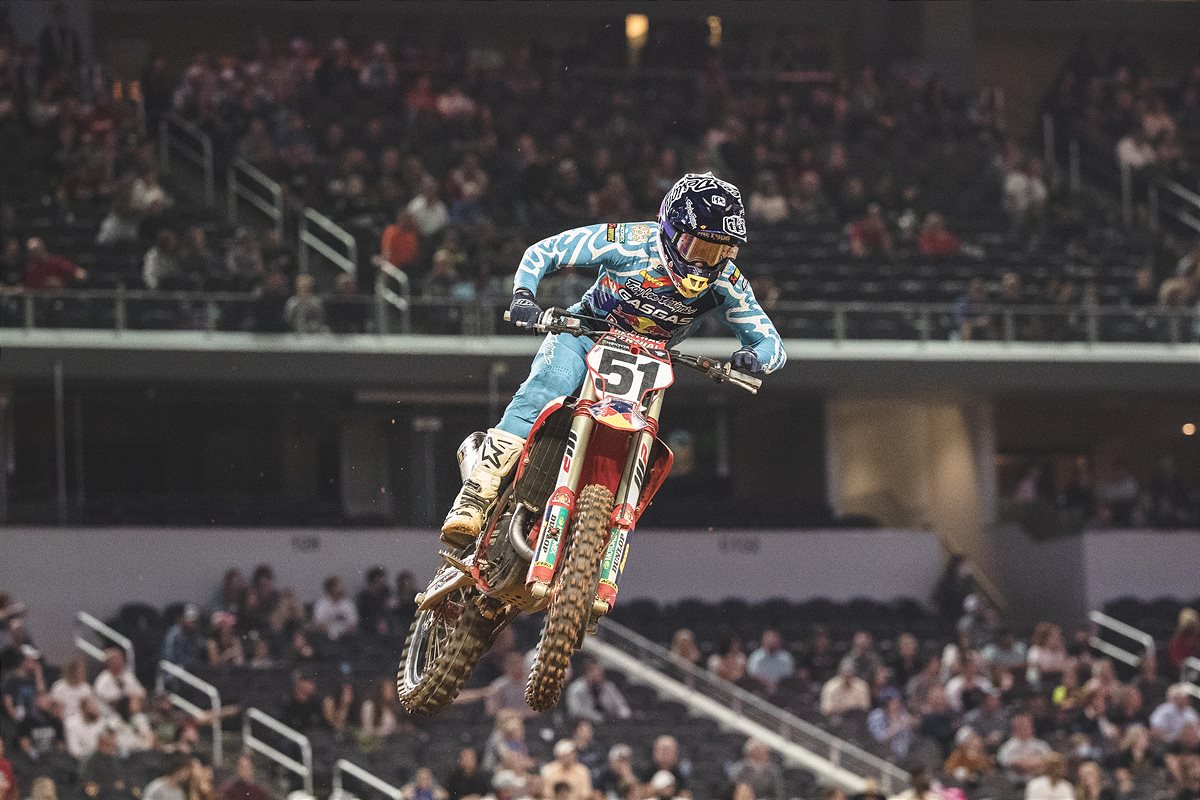 JUSTIN BARCIA RD 10 ACTION