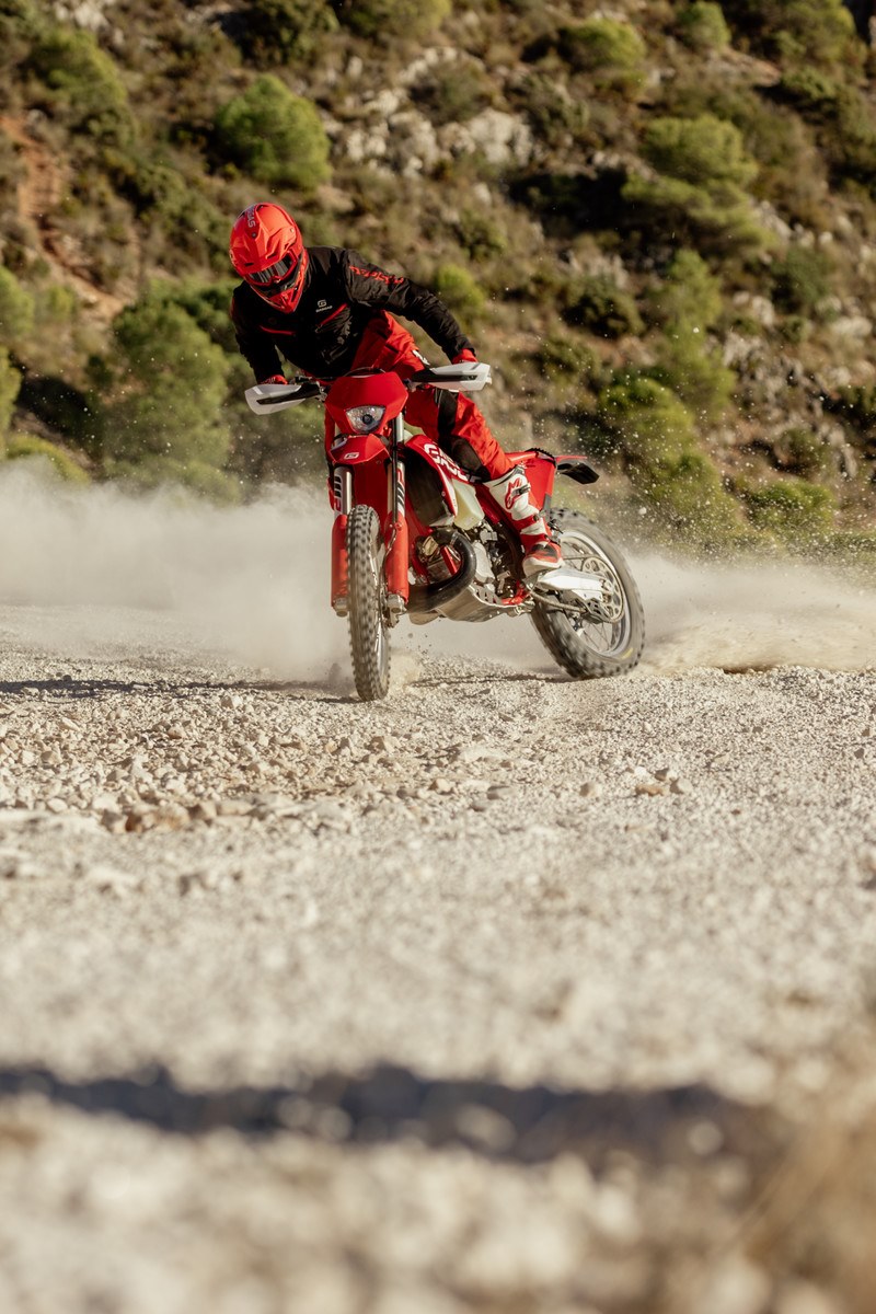 30823_Enduro _ EC 300 _ 2023 _ Action 