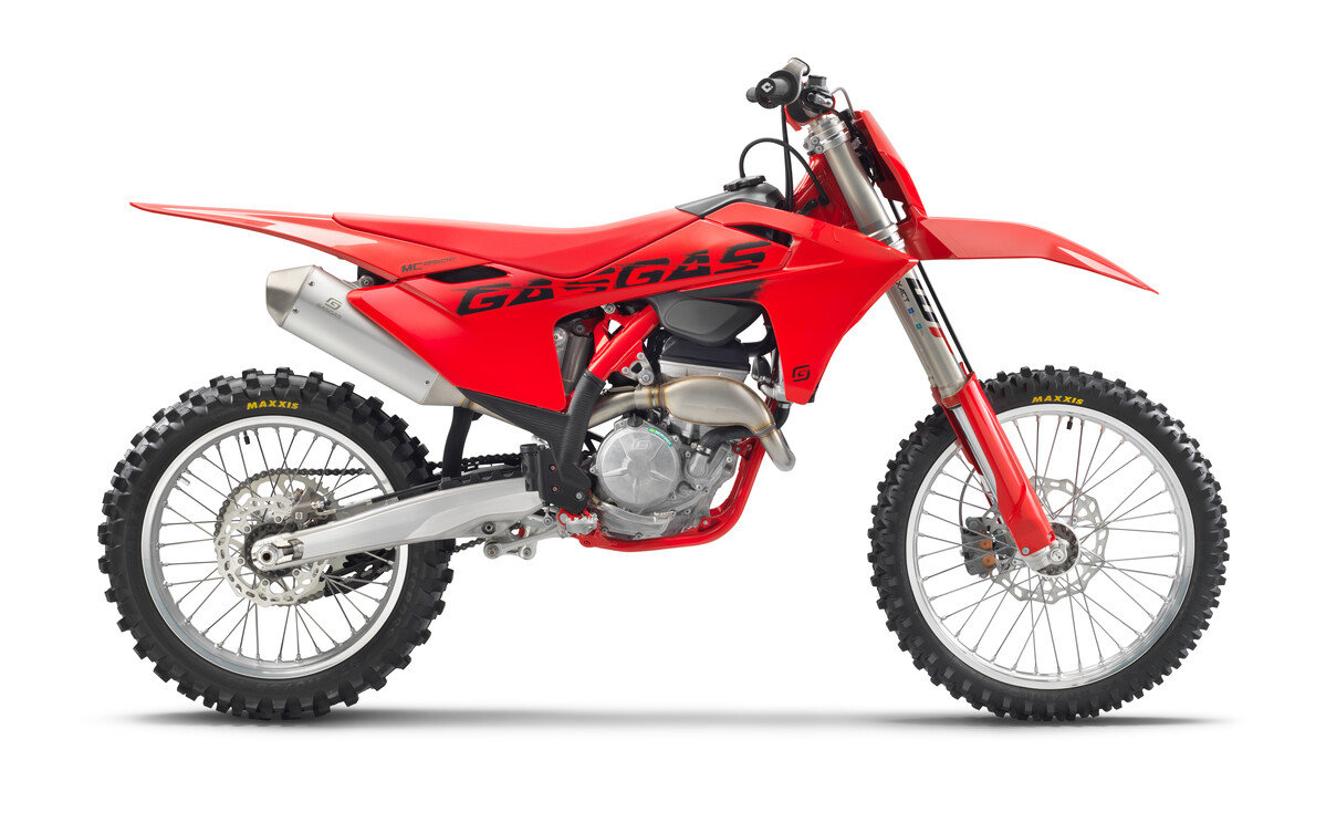 77958_Motocross _ MC 250F _ 2025 _ Studio 