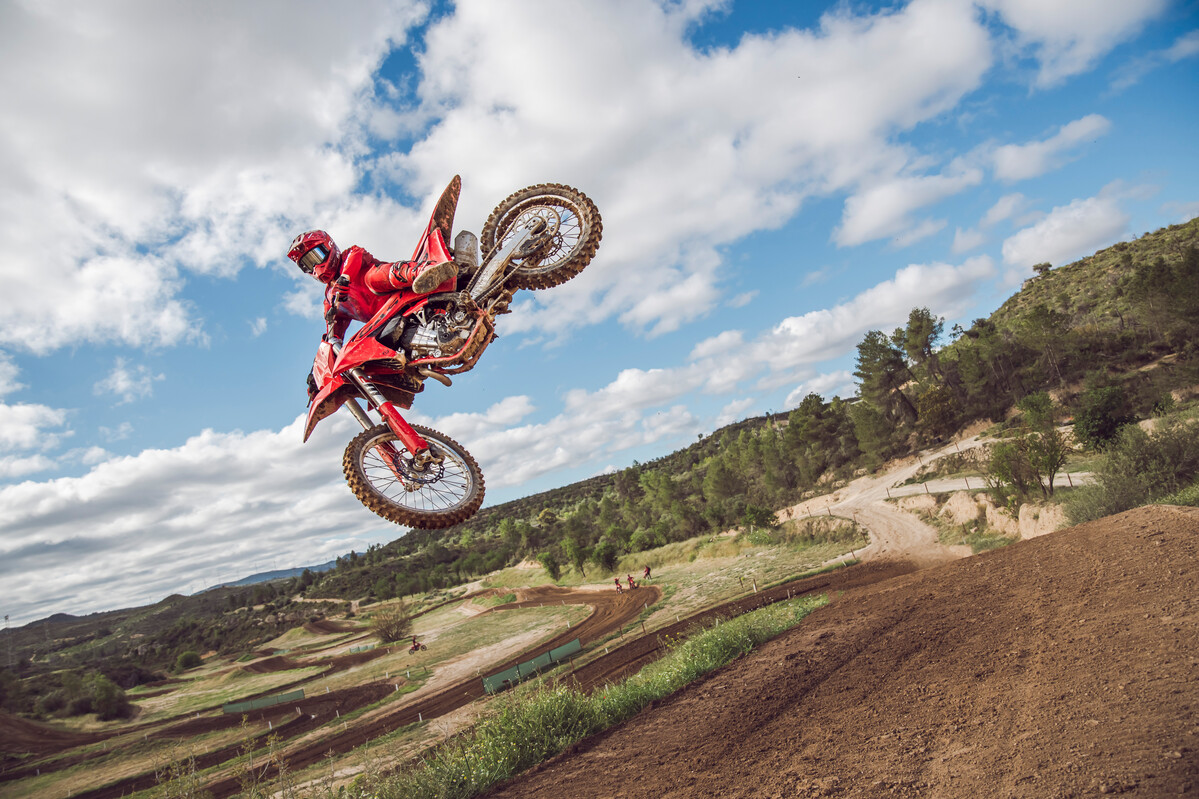 79499_Motocross _ 4 strokes _ MC 450F _ 2025 _ Action