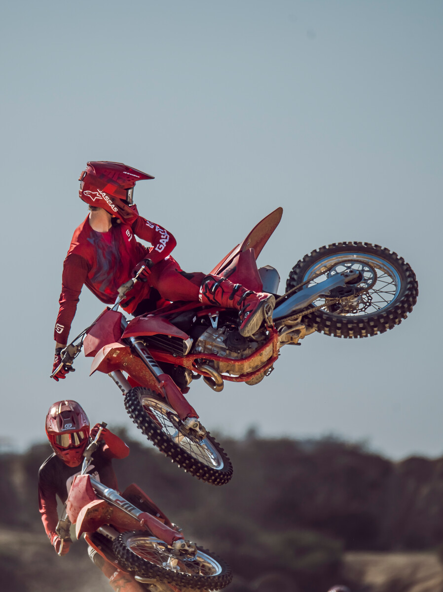 79511_Motocross _ 4 strokes _ MC 450F _ 2025 _ Action