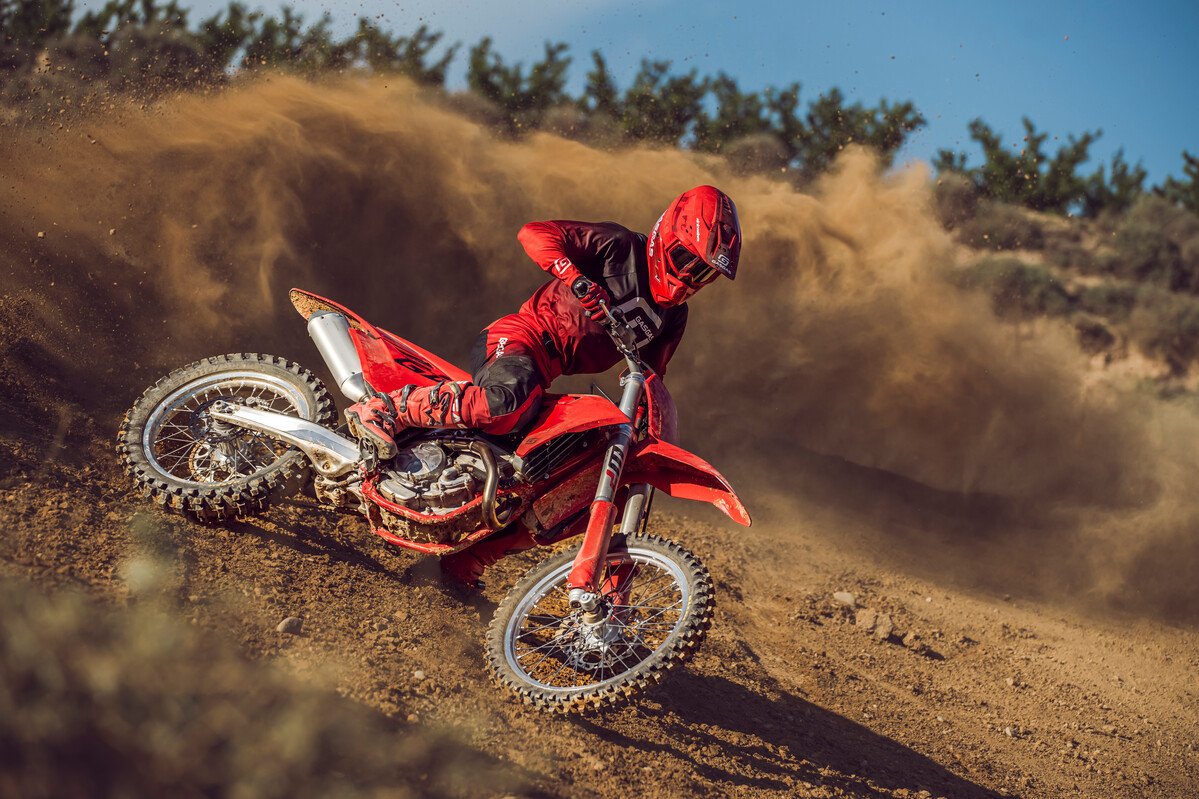79521_Motocross _ 4 strokes _ MC 450F _ 2025 _ Action