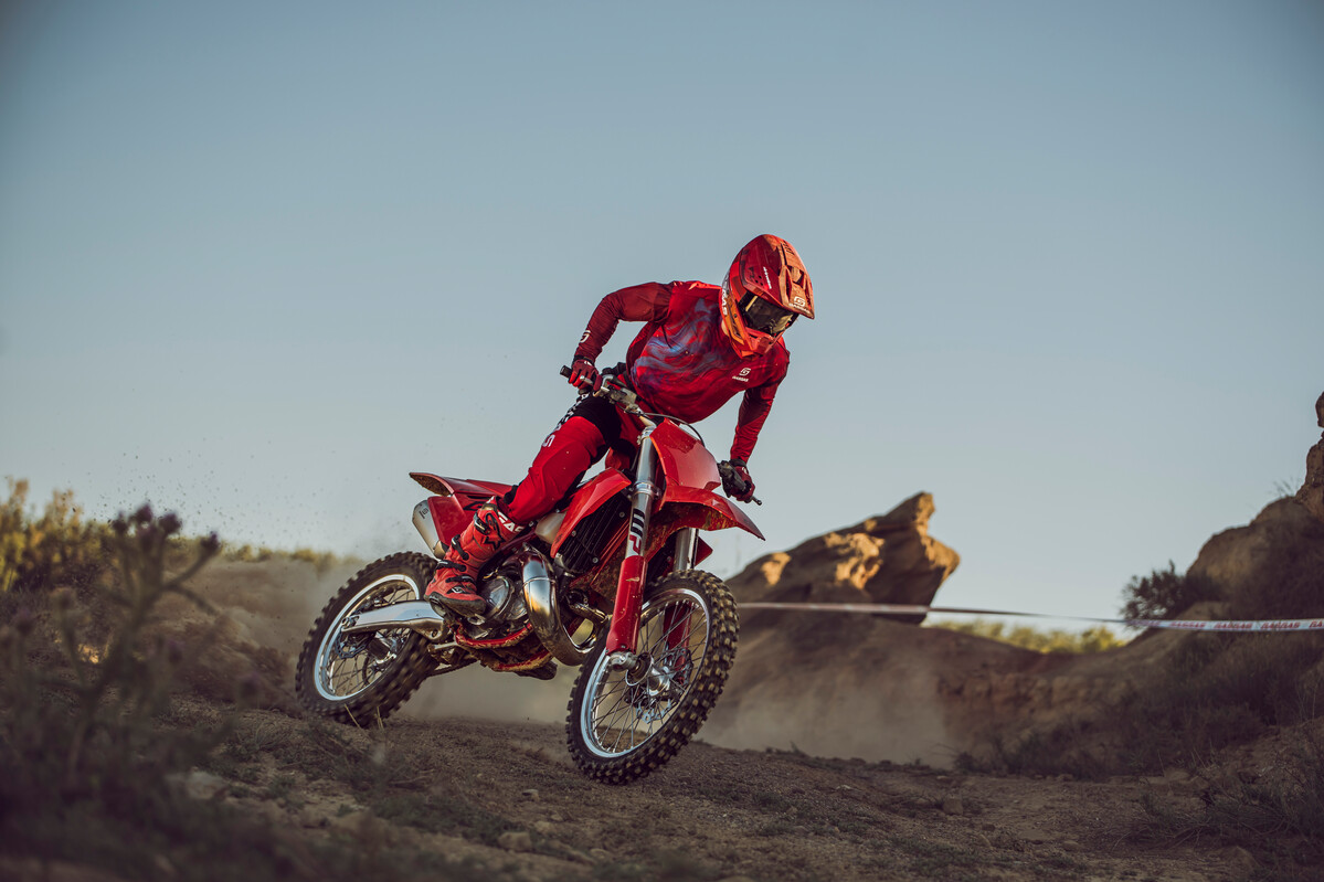 79548_Cross Country _ 2-strokes _ EX 250 _ EX 300 _ 2025 _ Action
