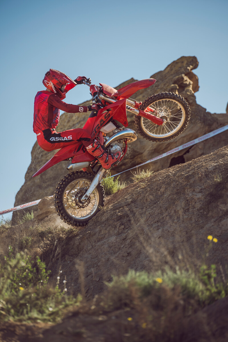 79555_Cross Country _ 2-strokes _ EX 250 _ EX 300 _ 2025 _ Action