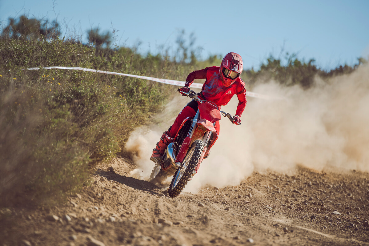 79574_Cross Country _ 2-strokes _ EX 250 _ EX 300 _ 2025 _ Action