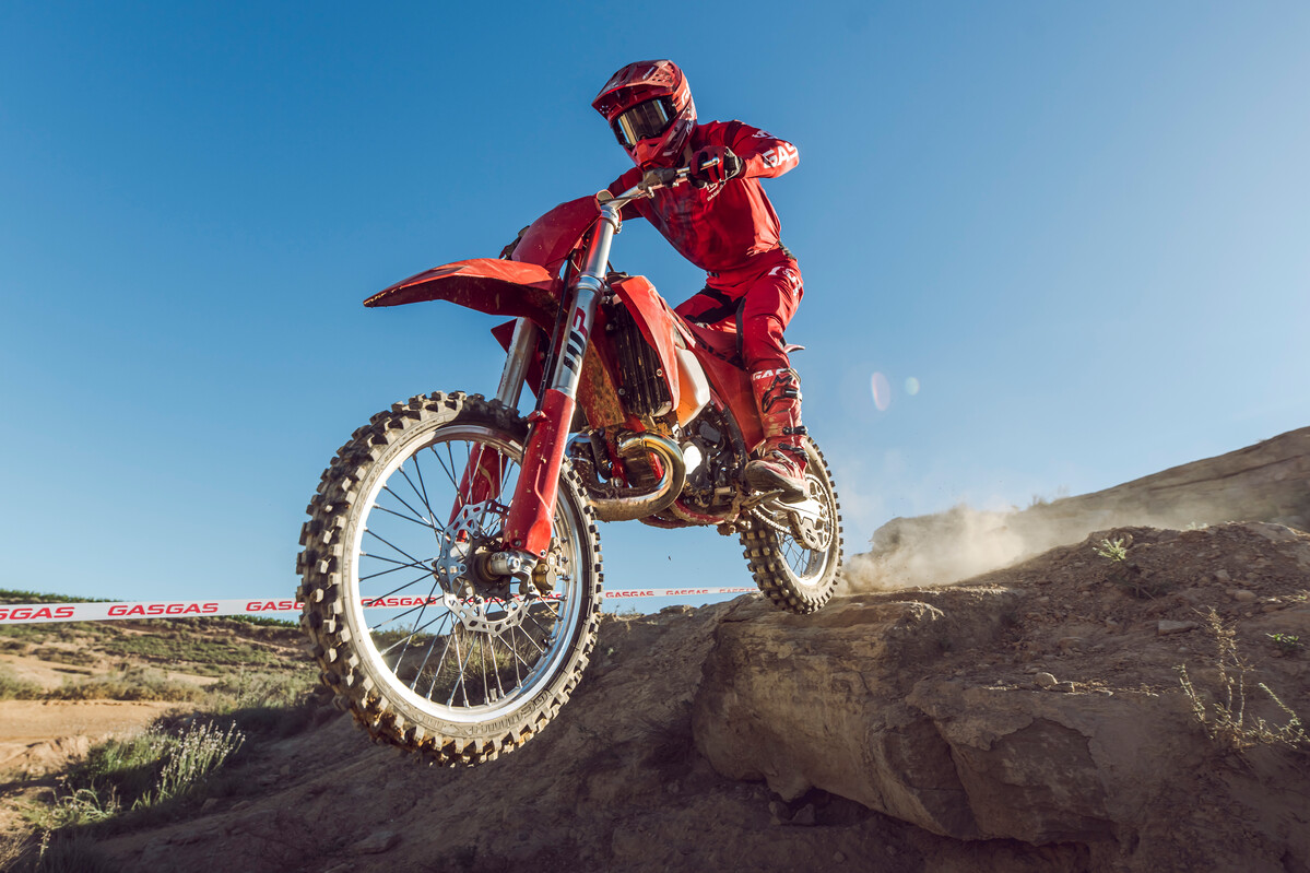 79581_Cross Country _ 2-strokes _ EX 250 _ EX 300 _ 2025 _ Action