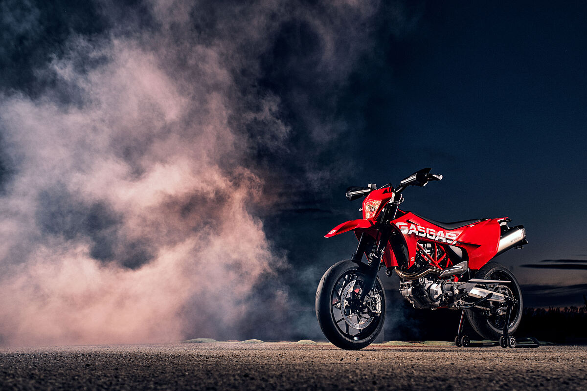 43334_Supermoto _ SM 700 _ 2023 _ Static (1)