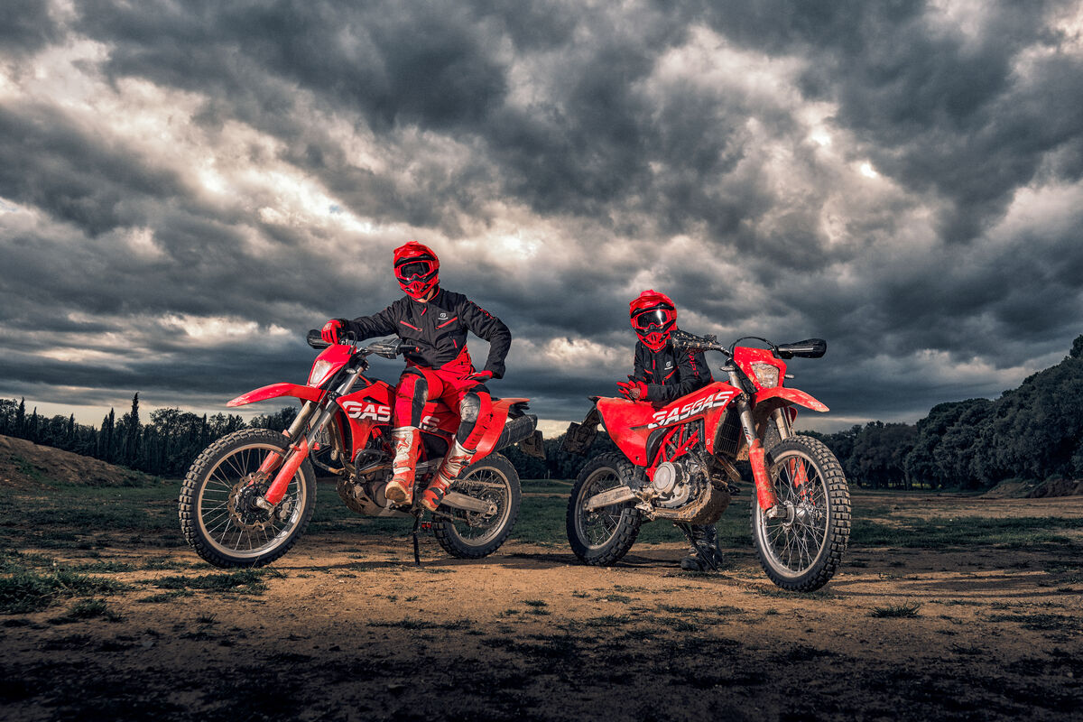 43451_Enduro _ ES 700 _ 2023 _ Action