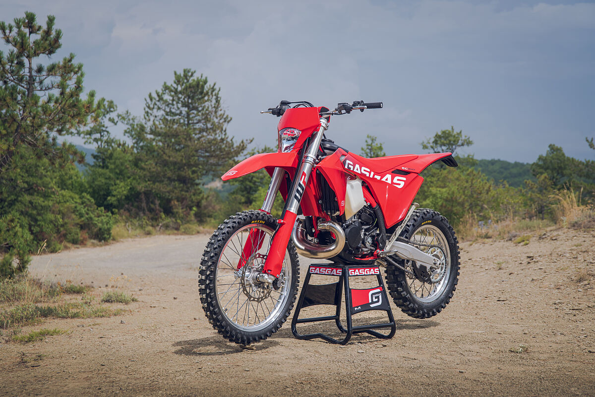 61801_Enduro _ EC 300 _ 2024 _ Static (1)