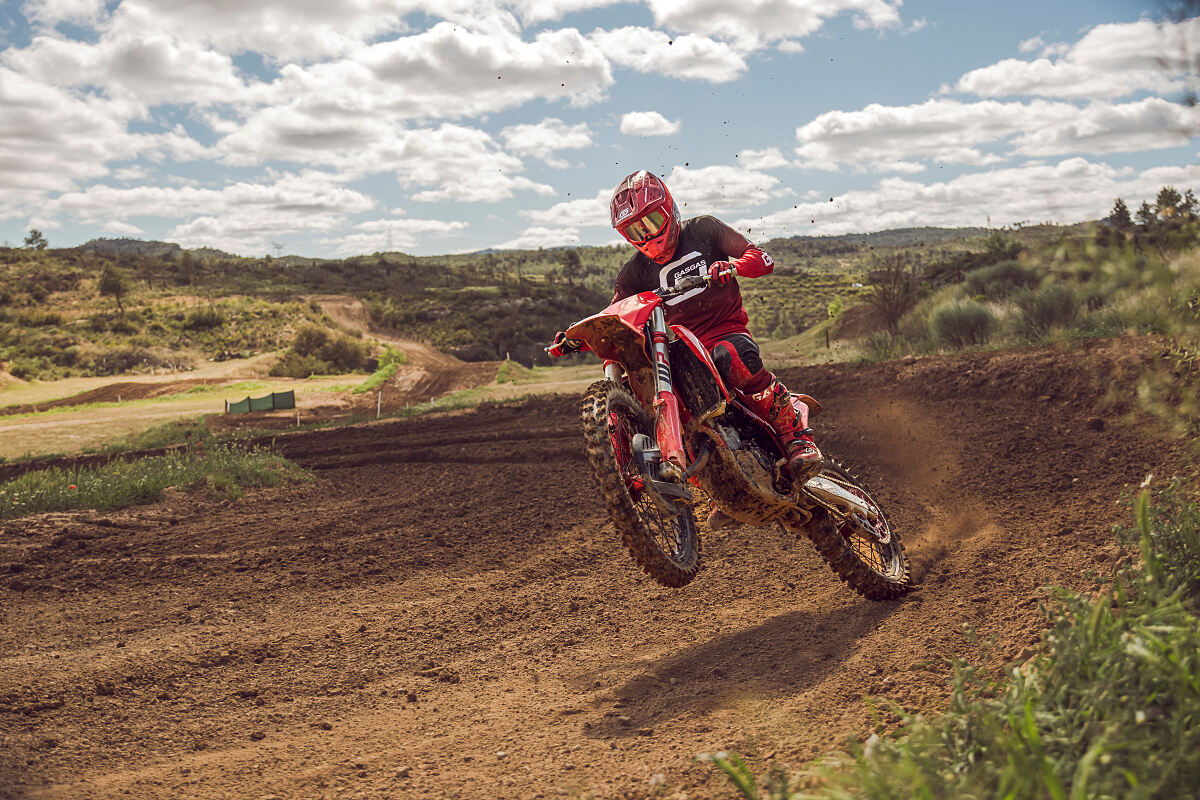 79322_Motocross _ 4 strokes _ MC 250F _ 2025 _ Action (1)