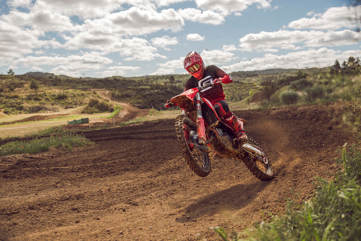 79322_Motocross _ 4 strokes _ MC 250F _ 2025 _ Action