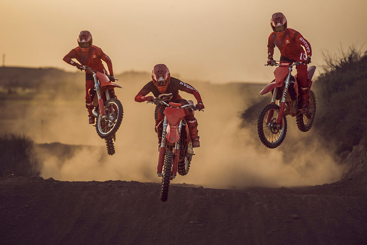 79717_Motocross _ Mix Models _ 2025 _ Action (1)