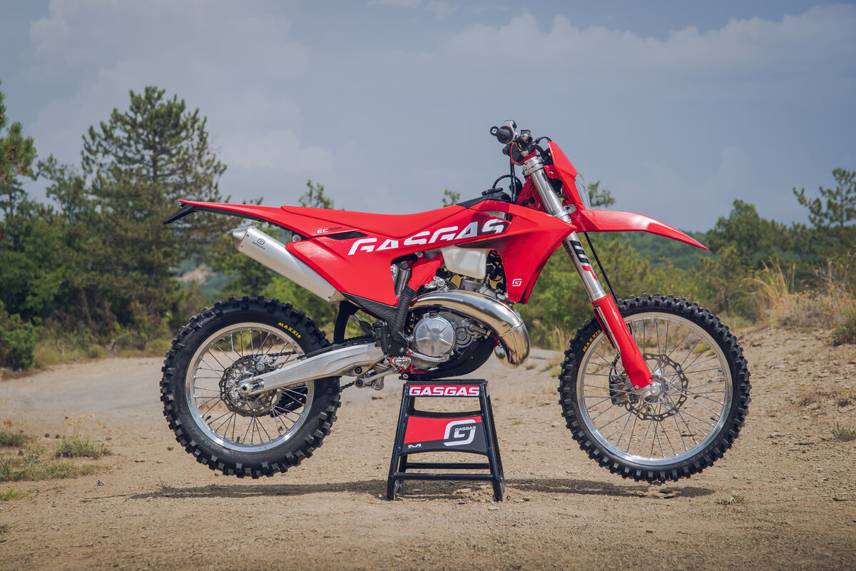 61793_Enduro _ EC 300 _ 2024 _ Static (1)