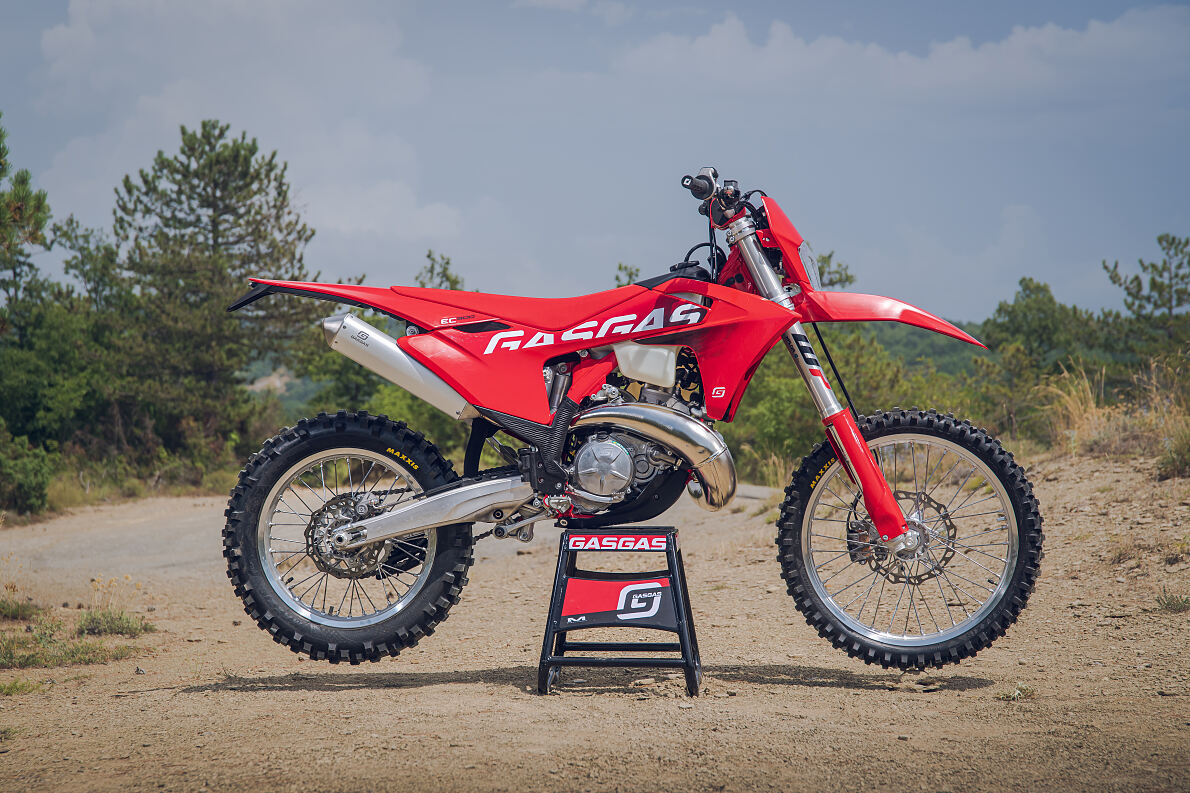 61793_Enduro _ EC 300 _ 2024 _ Static