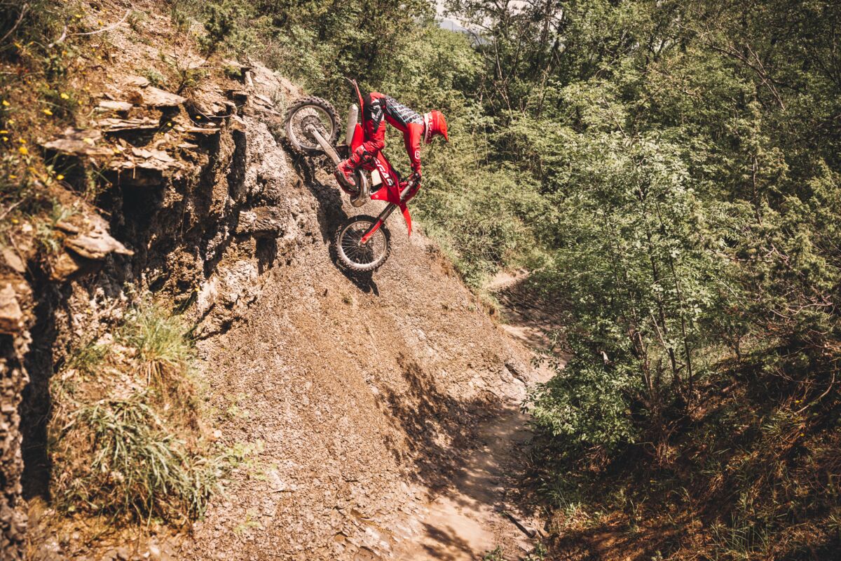 59810_Enduro _ EC 300 _ 2024 _ Action