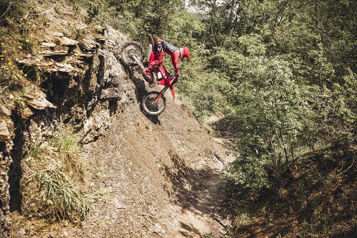 59810_Enduro _ EC 300 _ 2024 _ Action