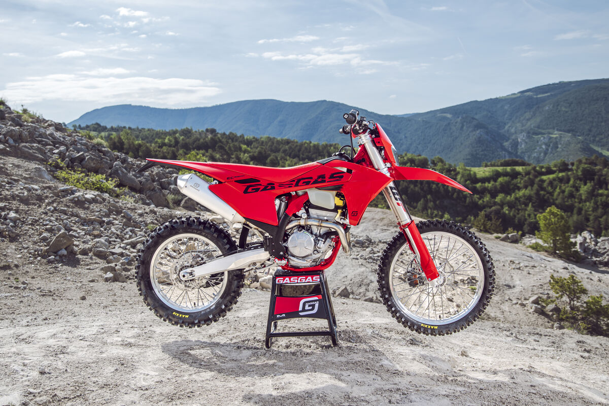 83909_Enduro _ EC 250F _ EC 350F _ 2025 _ Static 