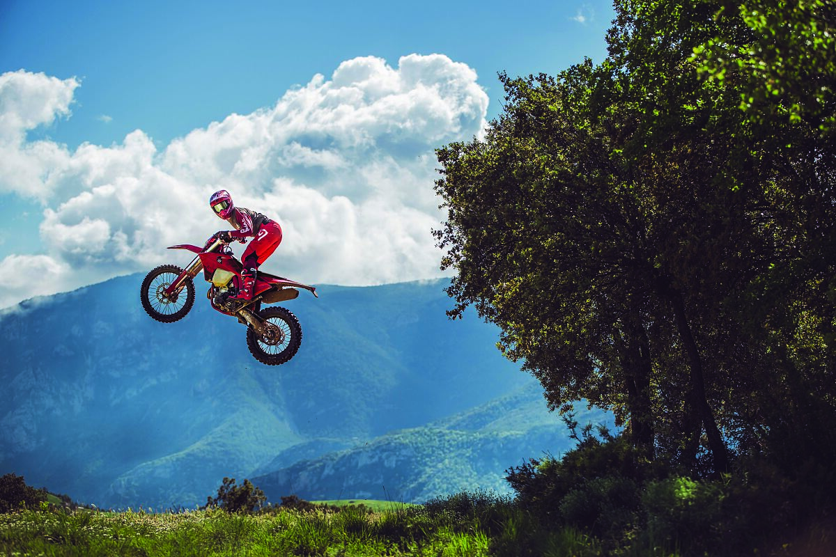 ENDURO _ EC 350F _ MY26_ ACTION