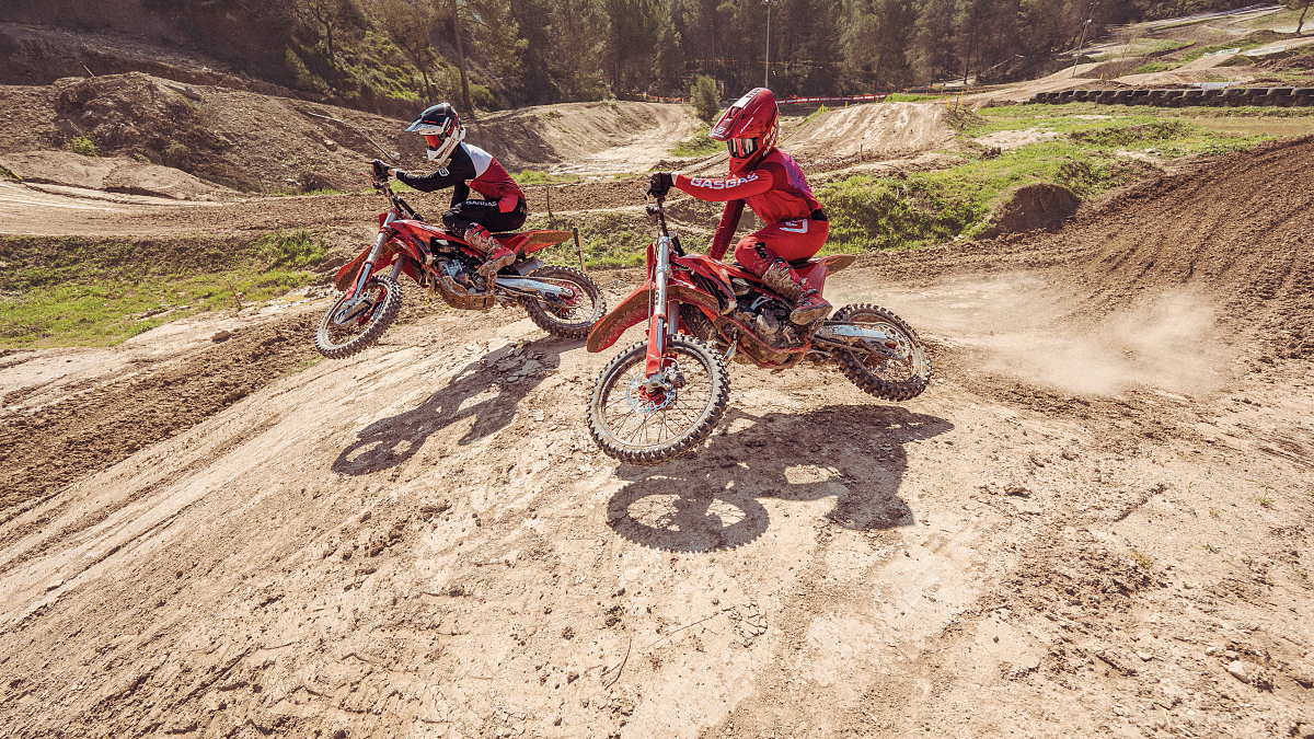MC 125 2026 and MC 250F 2026